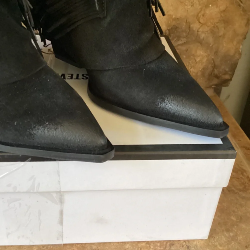 Steve Madden Landmark Boots Women 10 Black Suede Fringe Italy NIB Western - Picture 2 of 8